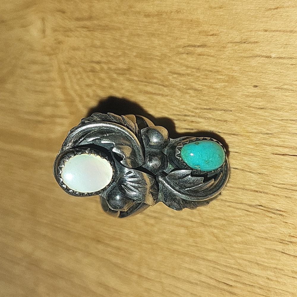 Vintage Native American Sterling Silver Turquoise & Mother of pearl ring size 6
